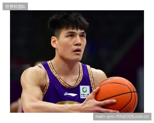 北控状元陈国豪将力量优势转化为得分效率,其低位单打已成为球队半决赛重要战术选择。 北控状元陈国豪将力量优势转化为得分效率,其低位单打已成为球队半决赛重要战术选择。